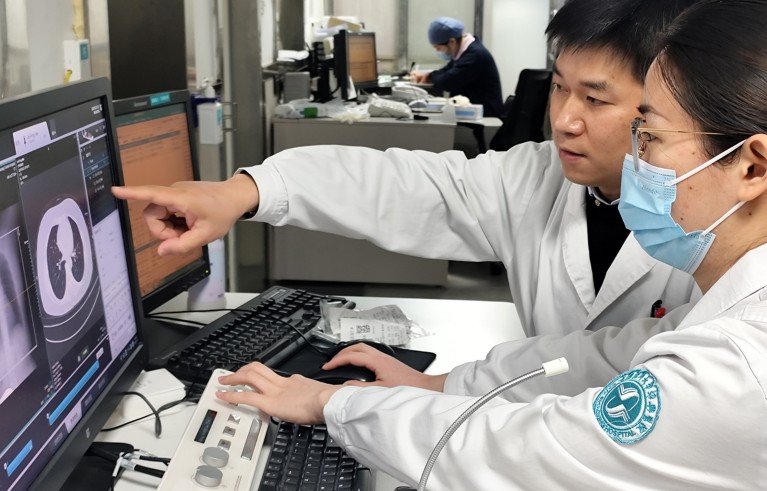 Researcher explaining acetylcholine and brain clarity mechanisms